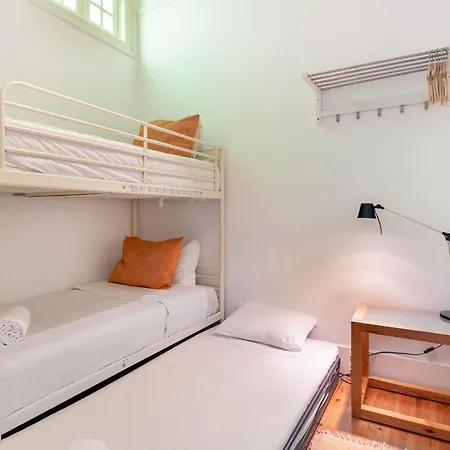 Rato By Hill Apartment *