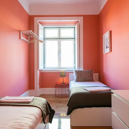 Rato By Hill Apartment *