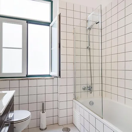 Rato By Hill Daire *